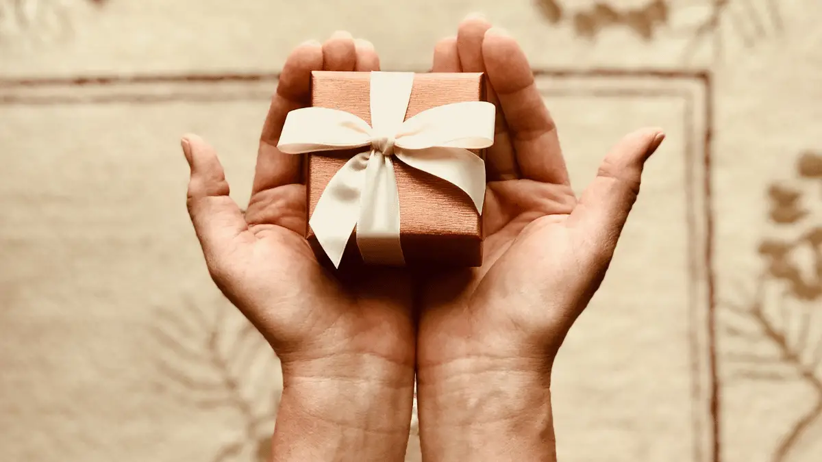 You are currently viewing The Sociology of Gift Giving: Unwrapping Social Dynamics